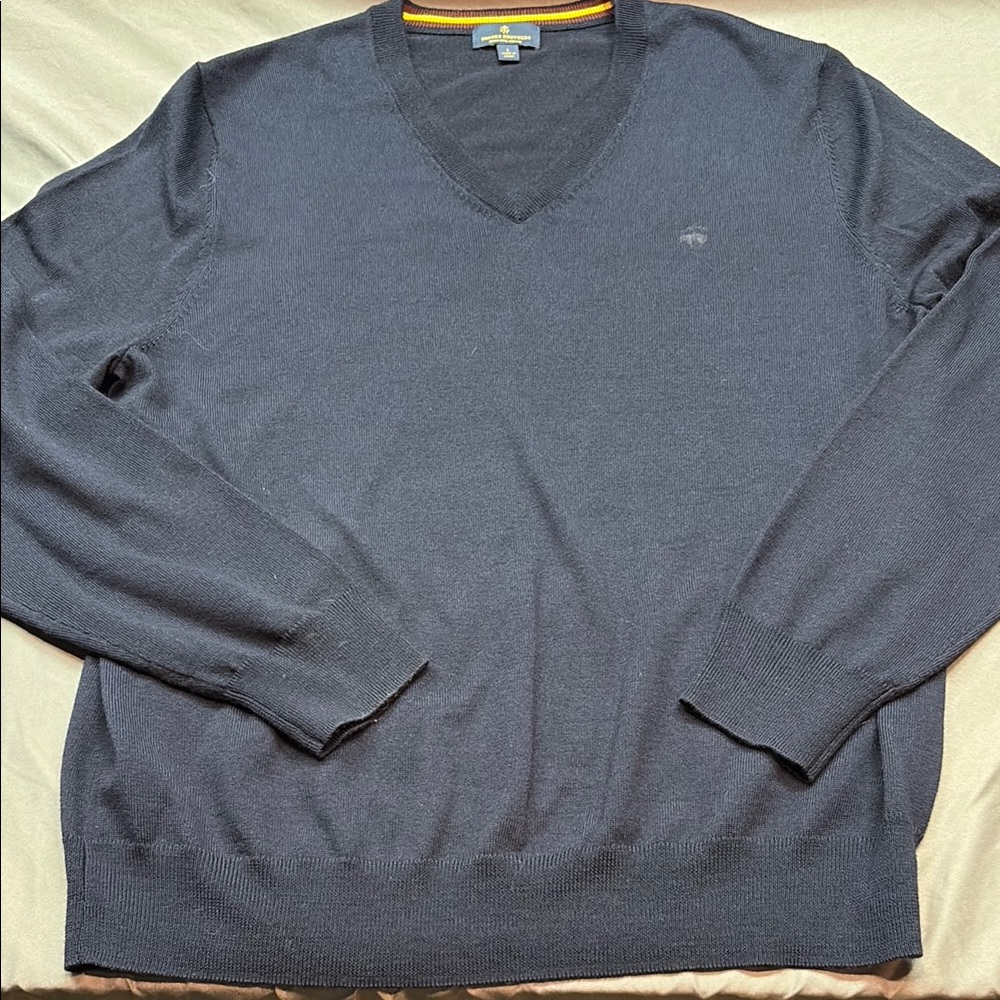 Old Money Brooks Brothers Men's Navy V-Neck Extra Fine Merino Wool Sweater